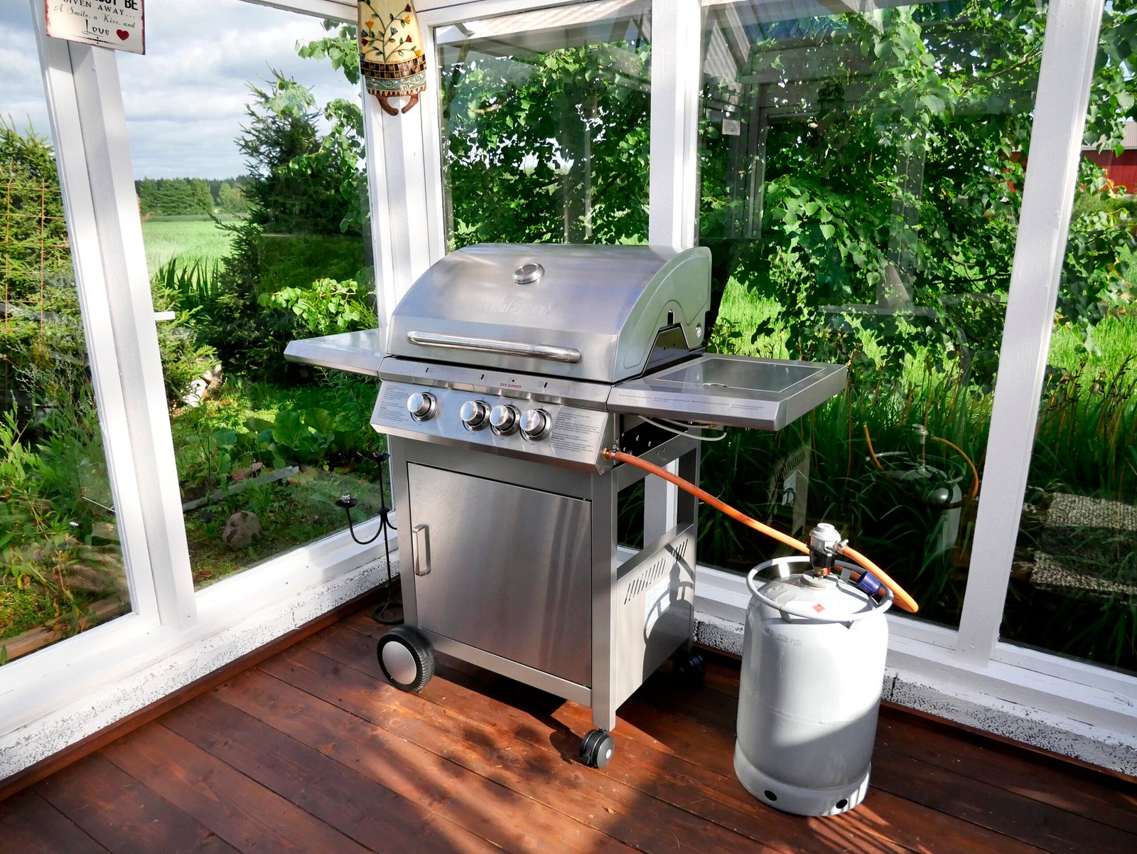 Outdoor grill and smoker brand comparison