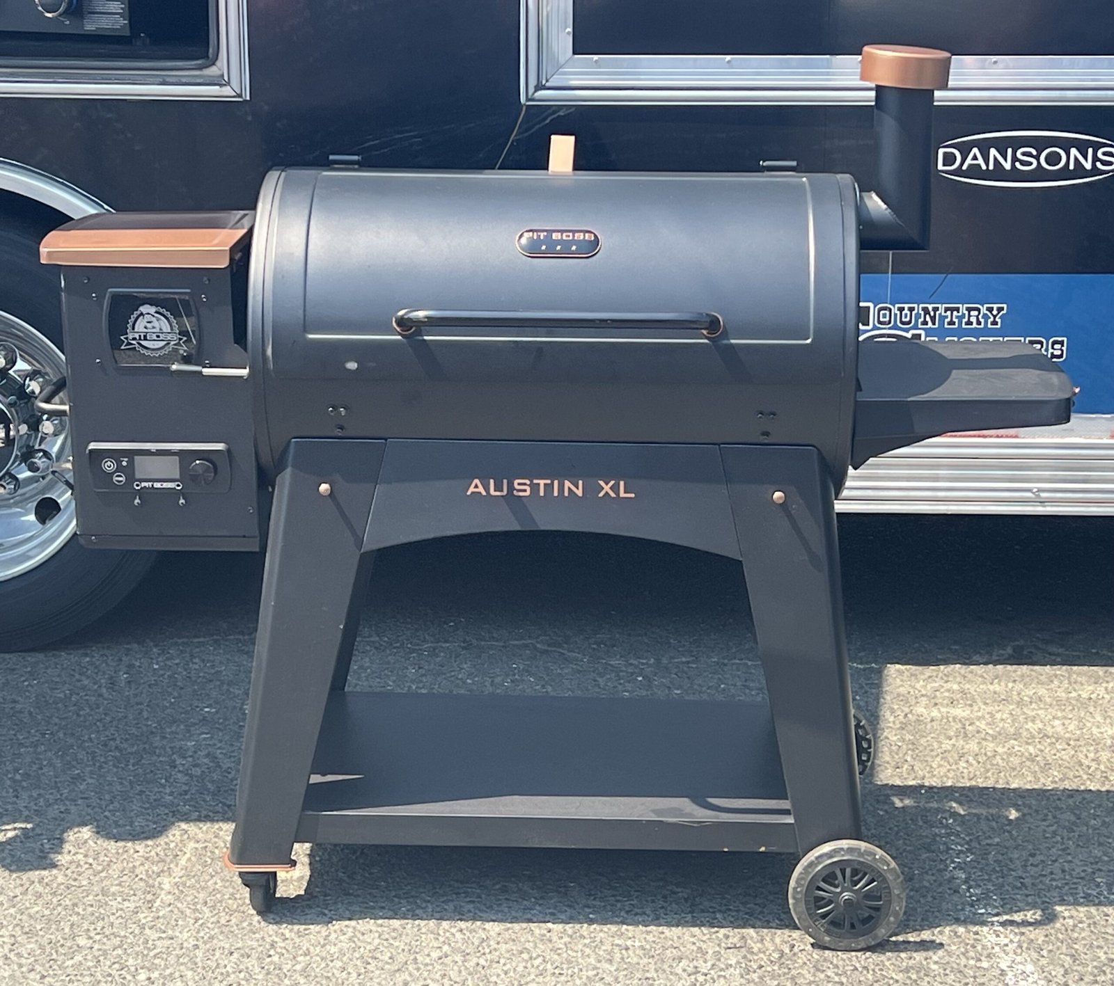 Outdoor grill and smoker brand comparison